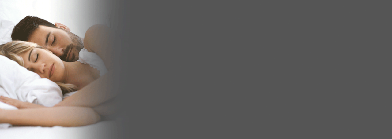 Пара мирно спит